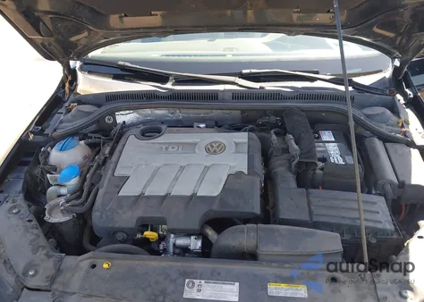 2014 Volkswagen Jetta 2.0L Tdi from USA, damaged, VIN 3VWLL7AJ2EM285077